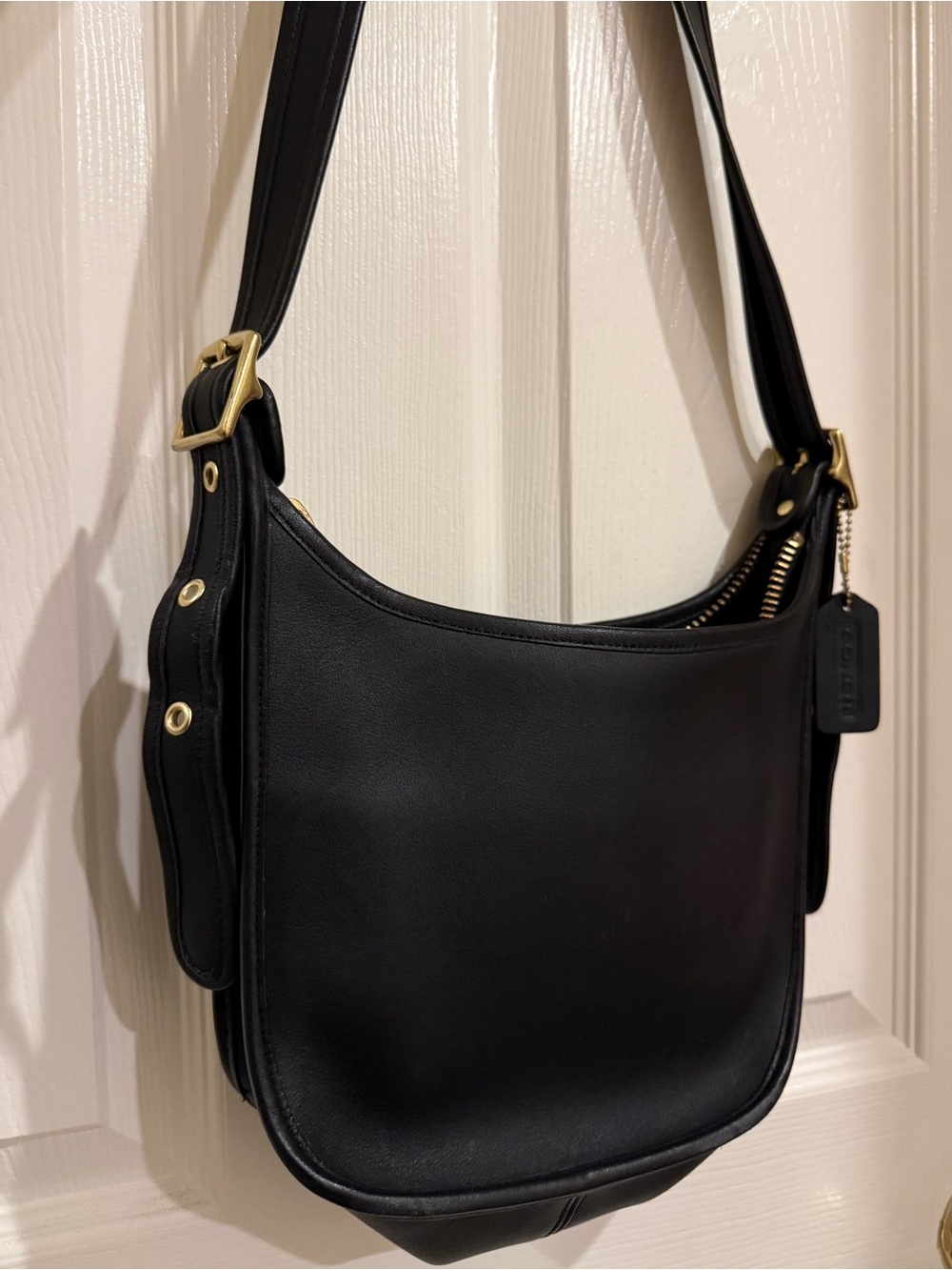 Vintage 90’s Coach Janice black crossbody with brass hardware ✨